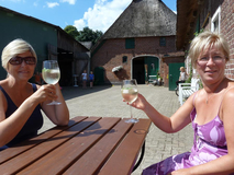 röge Flögeln, Chillen im Innenhof